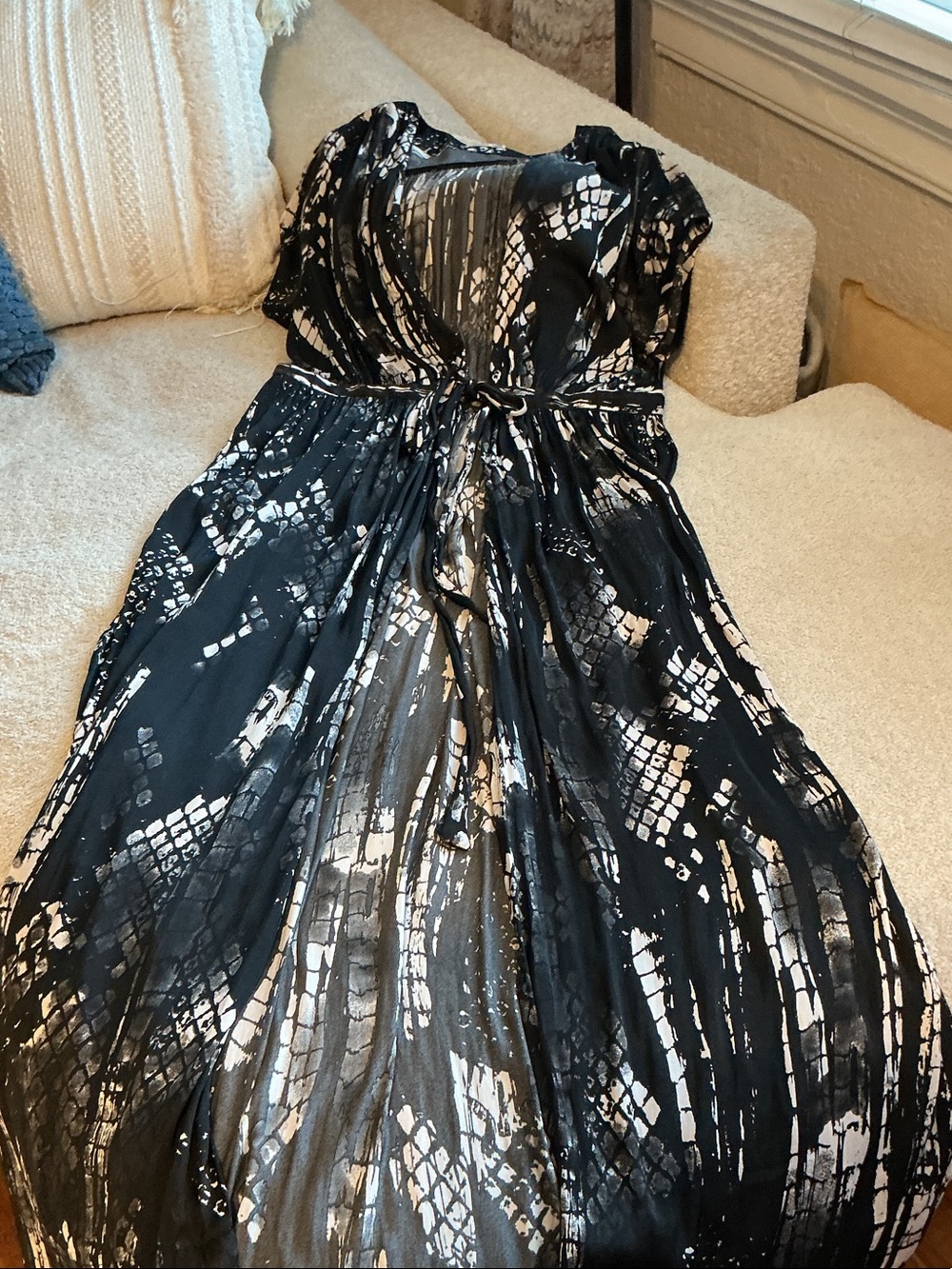 Black & White Printed robe with Waist Tie